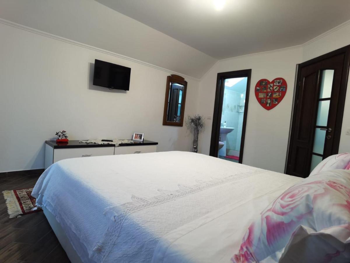 Vila Ella Villa Capatineni-Ungureni ภายนอก รูปภาพ